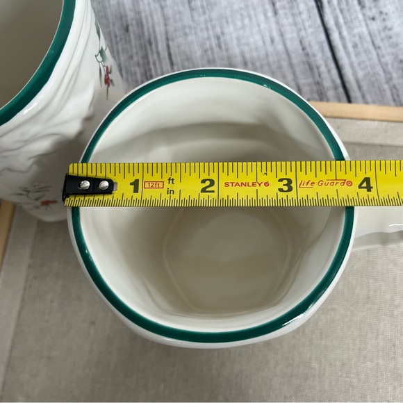 Pfaltzgraff, Set of 2 Winterberry Pattern, Sculpted Mugs, 16 oz, Stoneware - Picture 14 of 16